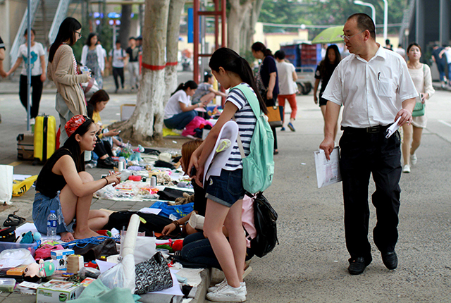 地摊卖什么最赚钱利润大,儿童玩具批发市场进货渠道,地摊卖什么最赚钱