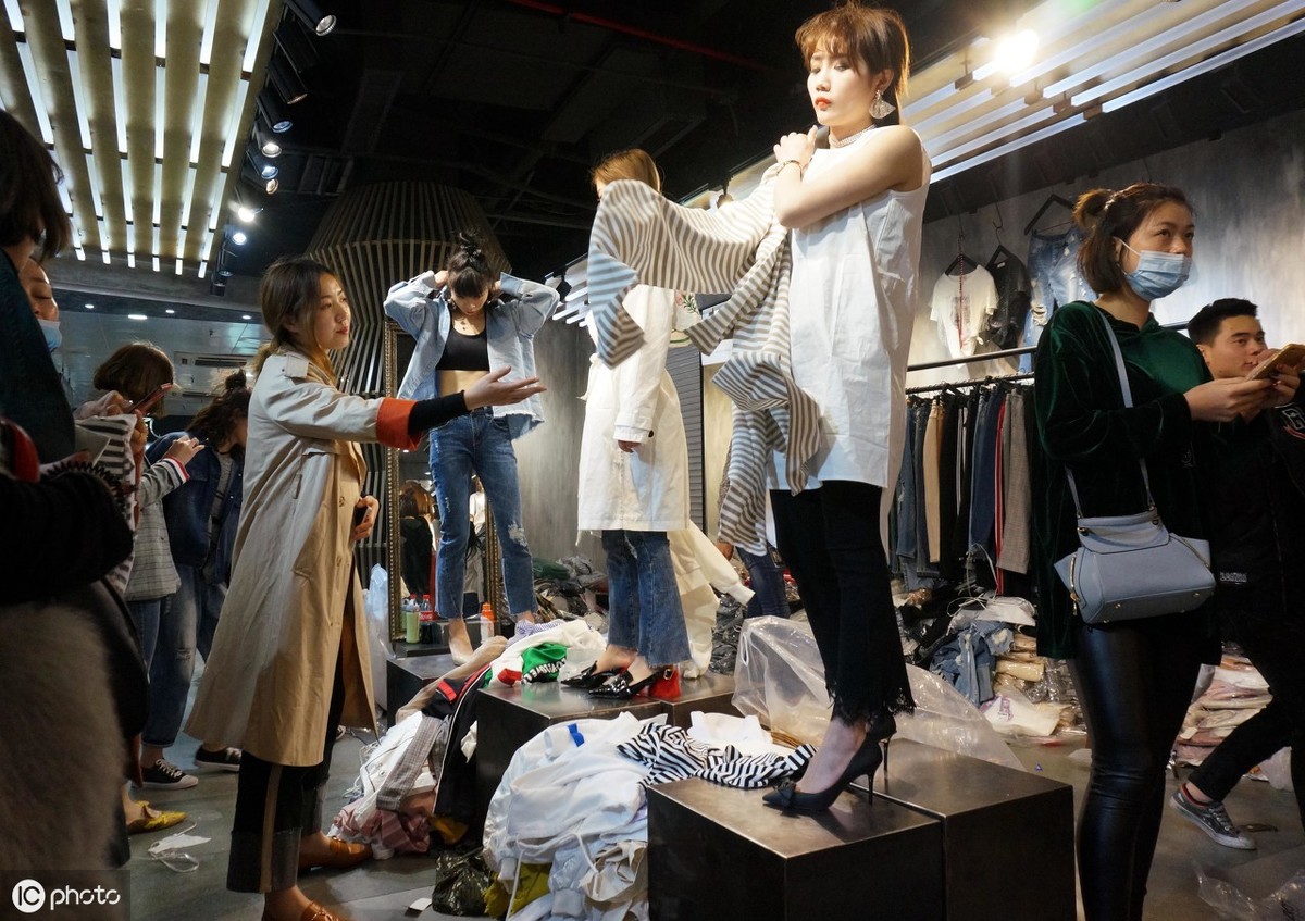 国内服装哪里货源好又便宜,讲述女装去哪里进货比较好,国内服装哪里货源好