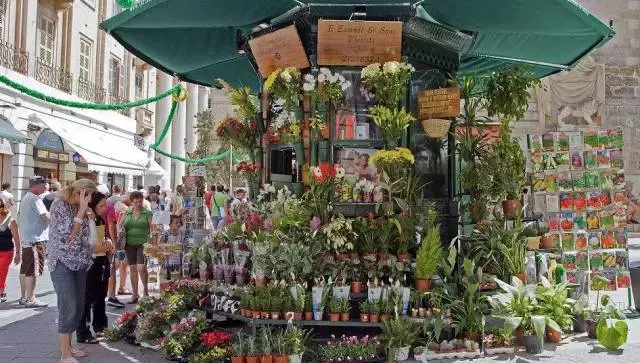 女孩子开花店赚钱吗,女生适合开的三种店,开花店赚钱吗