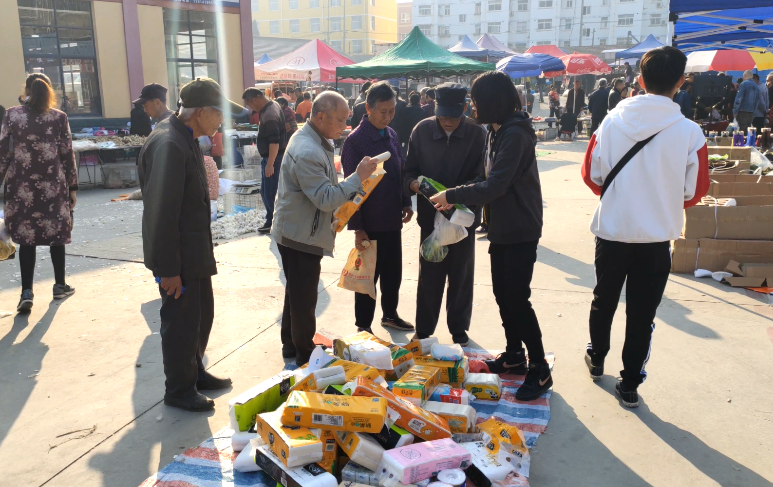 夜市摆地摊卖什么赚钱,挣钱的摆摊娱乐项目推荐,地摊卖什么赚钱