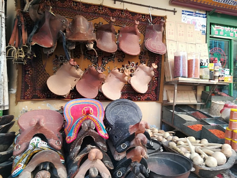 新建民族工艺品批发市场,新疆民族渗透在日常生活里的手工艺品,民族工艺品批发