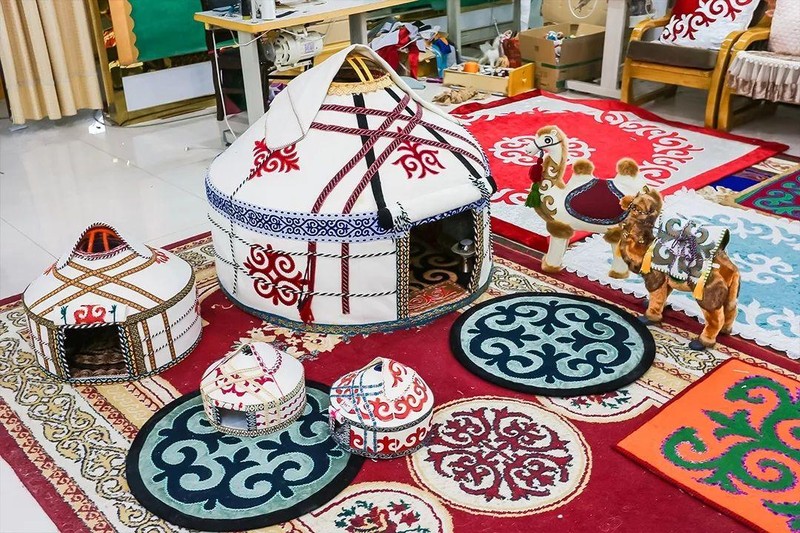 新建民族工艺品批发市场,新疆民族渗透在日常生活里的手工艺品,民族工艺品批发