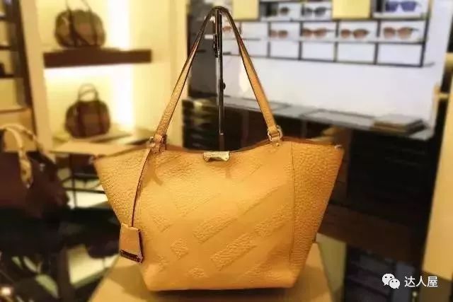 十大轻奢品牌女包标志,轻奢女包品牌排行榜,十大轻奢品牌女包