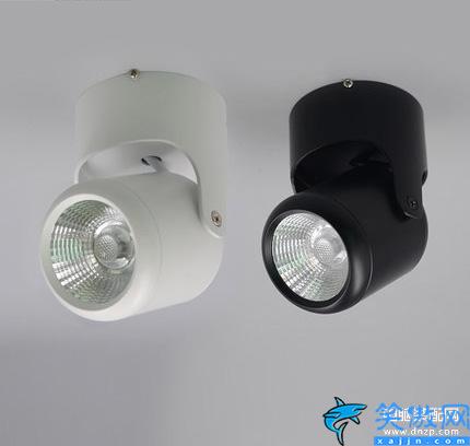 怎么换灯泡比较安全,汽车灯泡检查更换注意事项