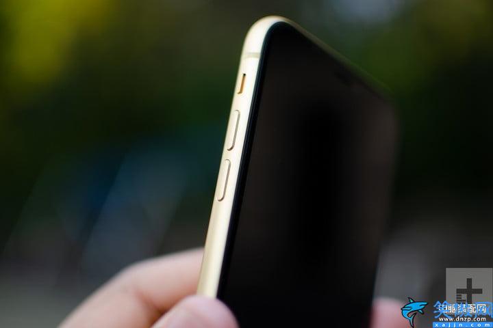 airpods pro音量大小怎么调,iPhone蓝牙耳机调节音量教程