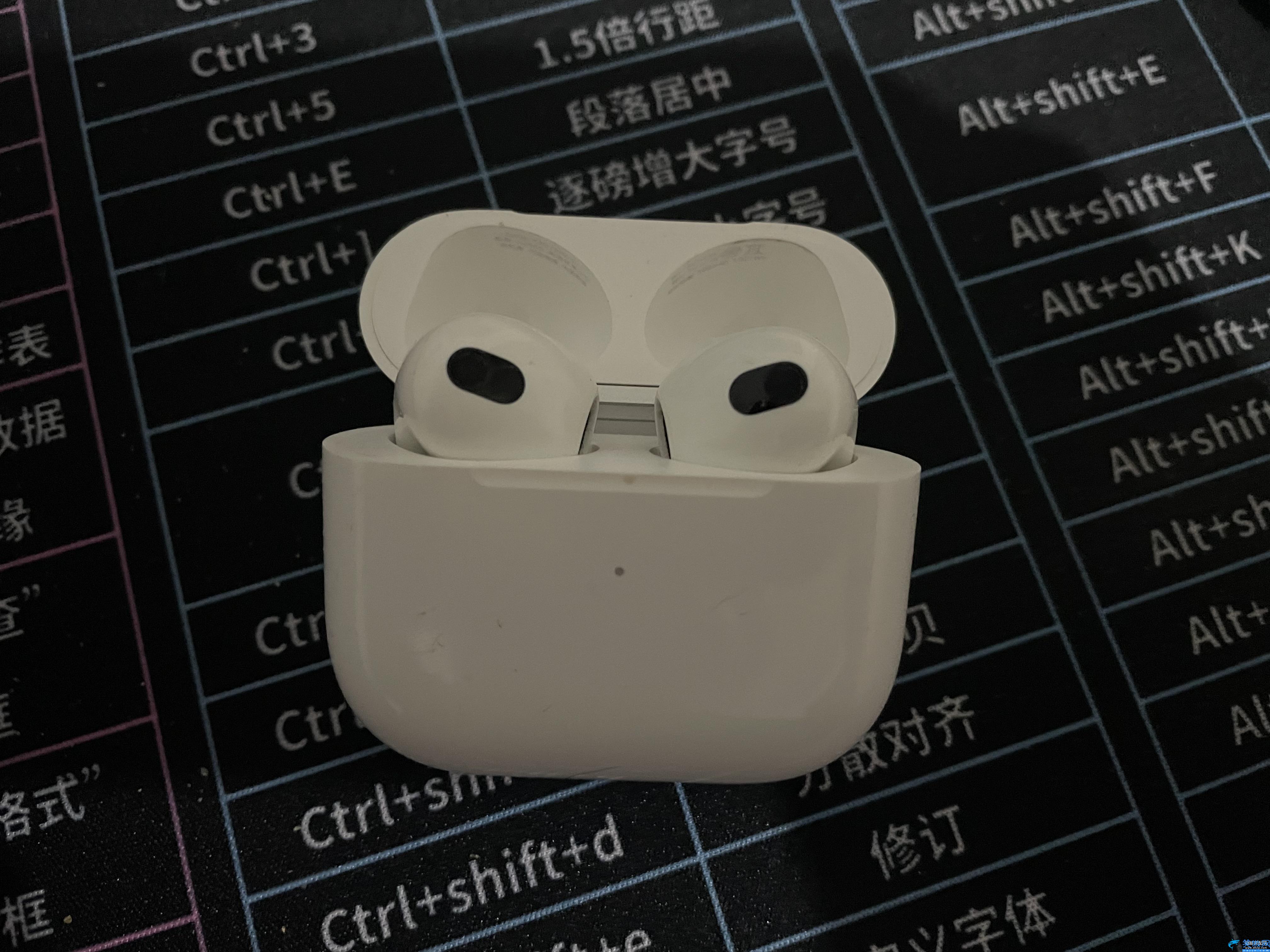 苹果AirPods3怎么用,苹果AirPods3使用技巧